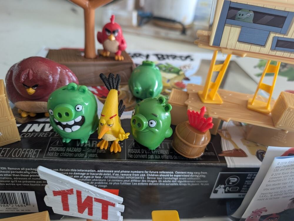 Angry Birds Movie TNT Invasion Playset Spin Master 2016 Figures Pigs Red Chuck